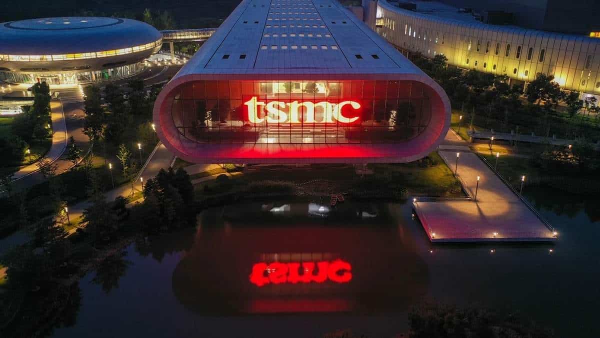 TSMC pajamos šovė 35%: DI bumas ir brangesni lustai atnešė rekordinį ketvirtį