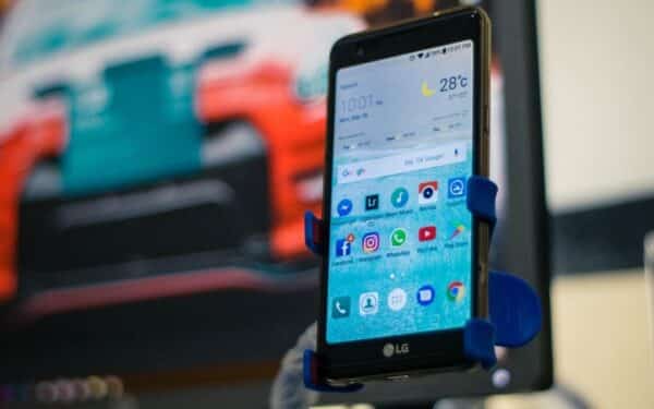 „Google Meet“ atkeliauja į „Android Auto“: skambučiai automobilyje, bet yra svarbių ribojimų