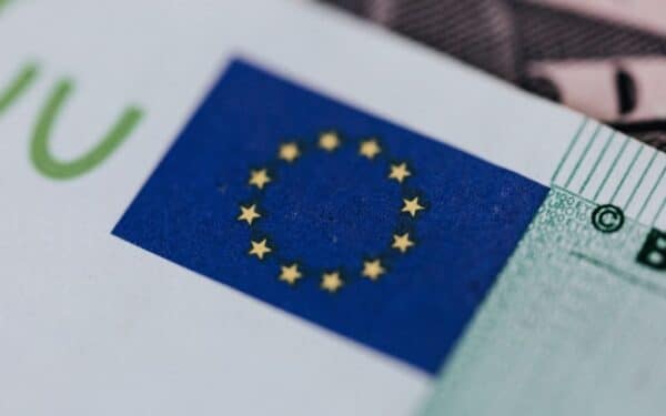 EK perspėja šalis dėl degalų eksporto ribojimų – gresia naftos produktų stygius