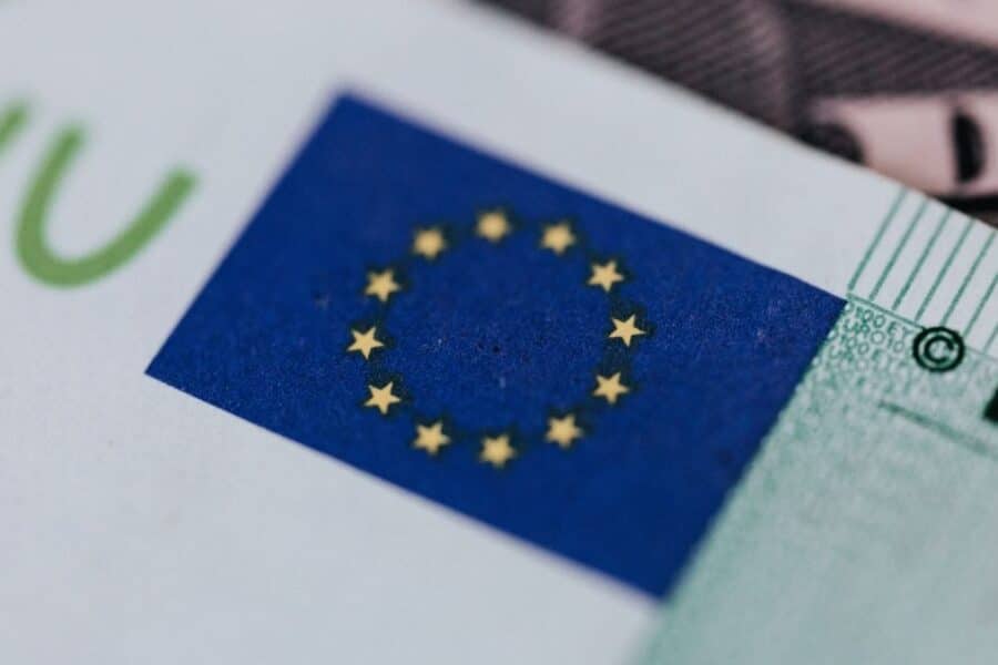 EK perspėja šalis dėl degalų eksporto ribojimų – gresia naftos produktų stygius