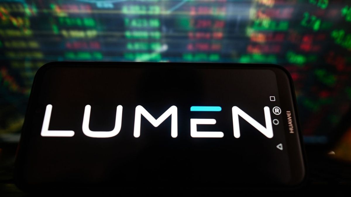 „Lumen Technologies” transformacija: skola mažėjo, akcijos kilo virš 10 proc.