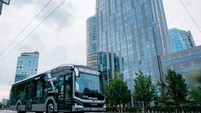 Pokyčiai, kuriuos tikrai pastebės visi: Vilnius perka 112 naujų elektrinių autobusų, kada juos išvysime gatvėse?