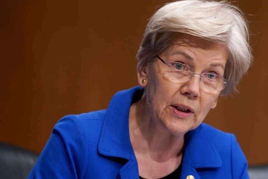 E. Warren kaltina „SEC” vadovą P. Atkinsą galimai klaidinus Kongresą