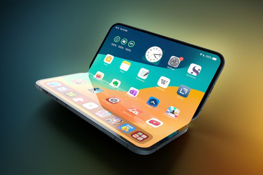„Apple“ akcijas supurtė abejonės: ar sulankstomas „iPhone“ pasirodys laiku?
