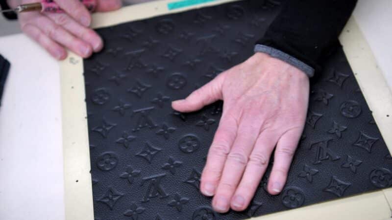 Skandalas dėl odos kilmės: kodėl prabangos gigantai siekia sušvelninti ES aplinkosaugos normas?