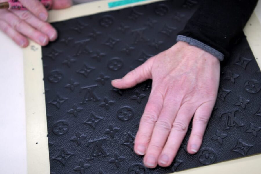 Skandalas dėl odos kilmės: kodėl prabangos gigantai siekia sušvelninti ES aplinkosaugos normas?