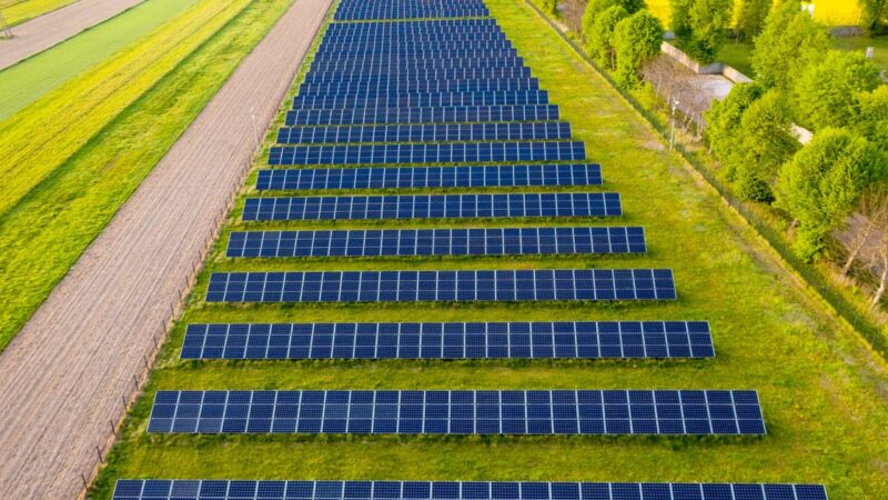 EK planuoja mokesčių lengvatas elektrai – importas dėl karo brango 22 mlrd. Eur