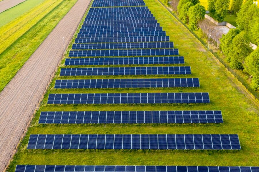 EK planuoja mokesčių lengvatas elektrai – importas dėl karo brango 22 mlrd. Eur