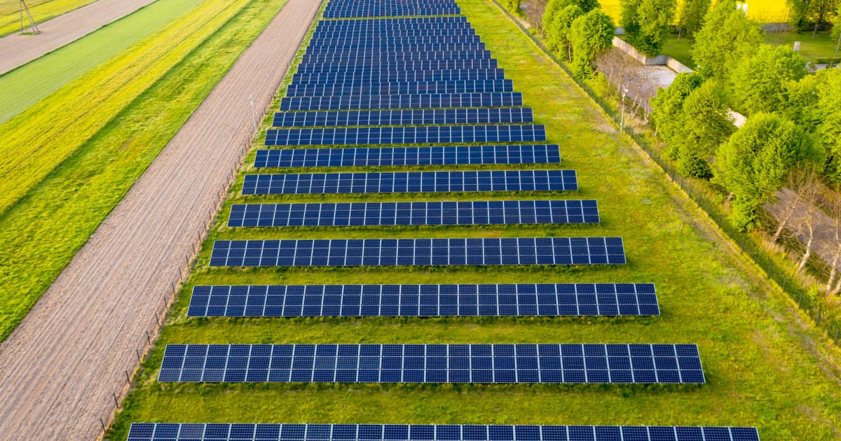 EK planuoja mokesčių lengvatas elektrai – importas dėl karo brango 22 mlrd. Eur
