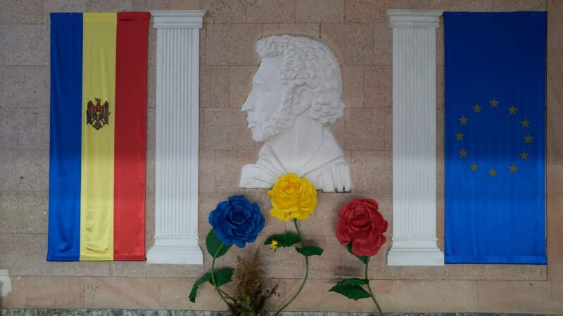 Moldova ragina ES įsileisti: teigia galinti padėti Europai apsiginti nuo Rusijos hibridinių atakų