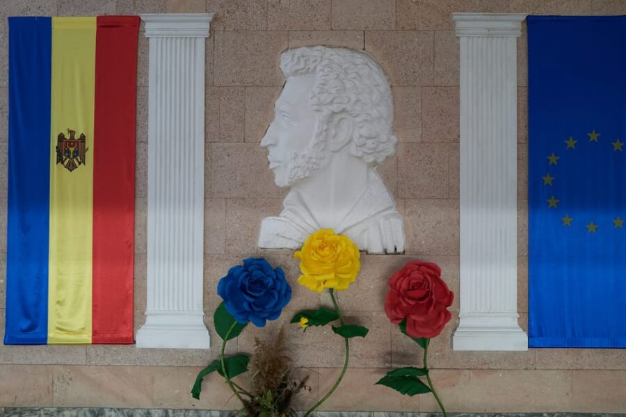 Moldova ragina ES įsileisti: teigia galinti padėti Europai apsiginti nuo Rusijos hibridinių atakų
