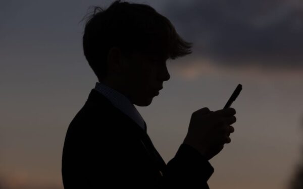 EK ruošia skaitmeninį amžiaus filtrą: vartotojai turės pateikti tapatybės dokumentą