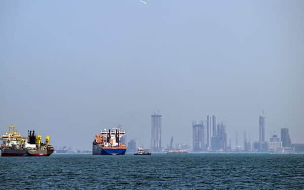 Hormūzo sąsiaurio krizė: Britanija kitą savaitę kviečia 41 šalį tartis dėl laivybos atblokavimo