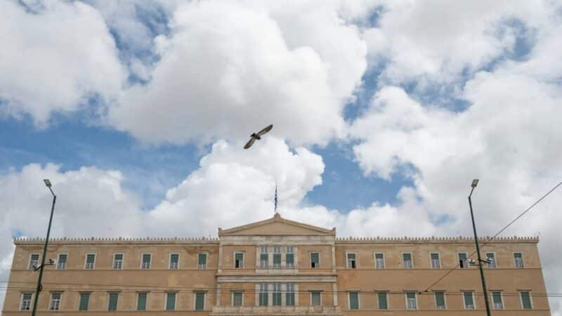 Abejotinas diplomas virto skandalu: Graikijoje priverstas trauktis žemės ūkio viceministras