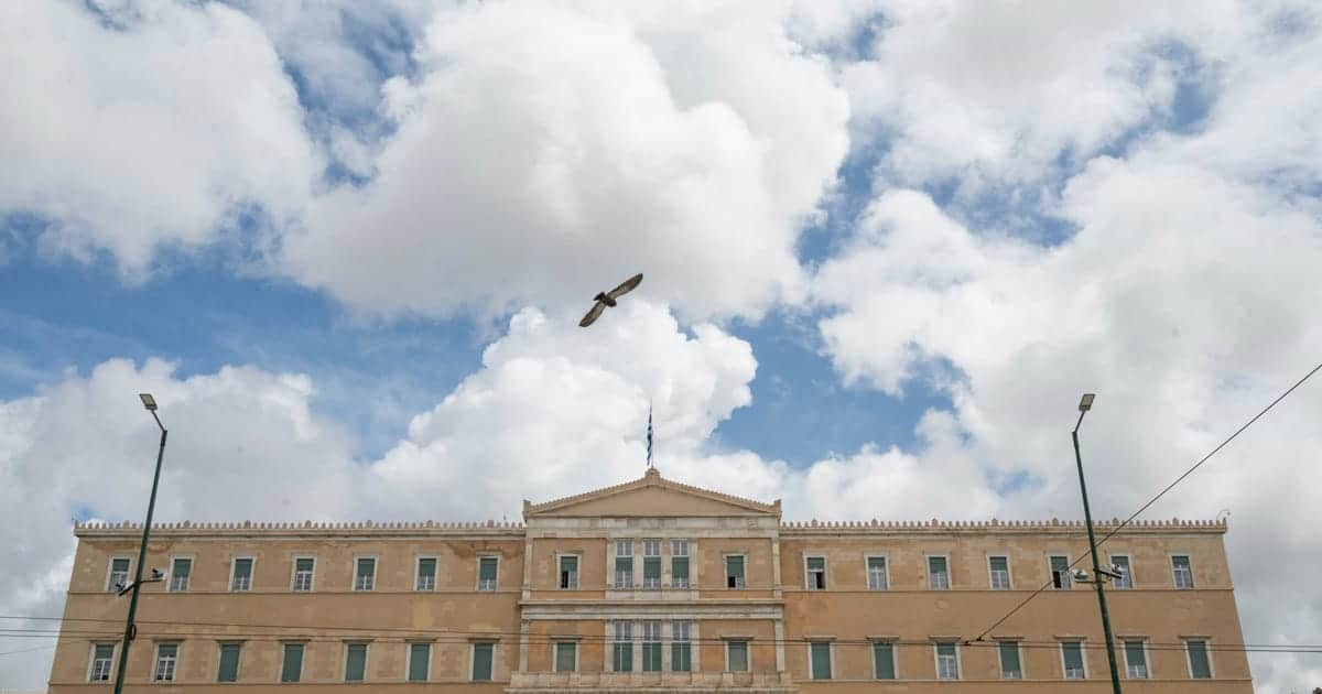 Abejotinas diplomas virto skandalu: Graikijoje priverstas trauktis žemės ūkio viceministras
