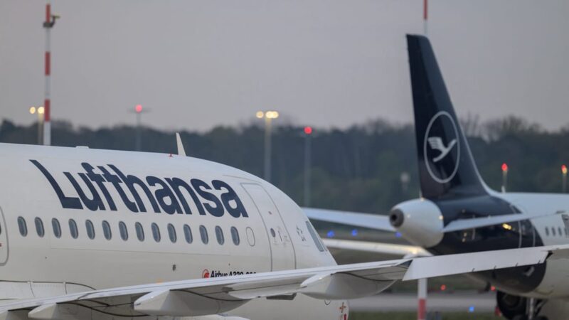 „Lufthansa“ skelbia radikalų sprendimą: atšaukia 20 tūkst. skrydžių – kas laukia keleivių?