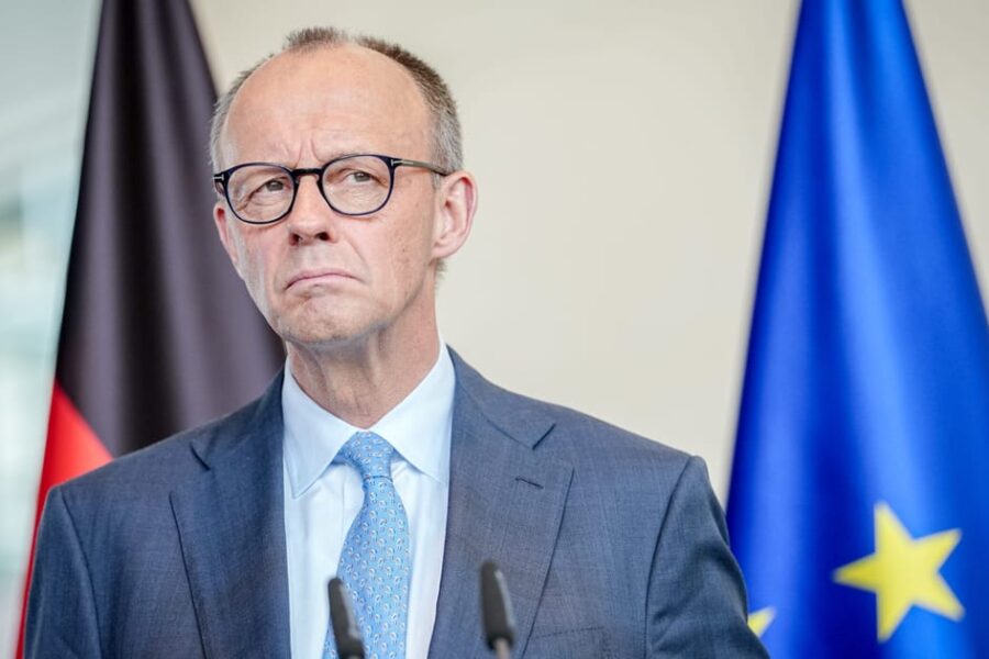 F. Merzas šaukia Nacionalinio saugumo tarybą: Vokietijoje trinka aviacijos kuro tiekimas