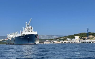 ACER įspėja: brangstantys SGD kroviniai smogs Vidurio Europai, pildyti dujų saugyklas bus sunkiau