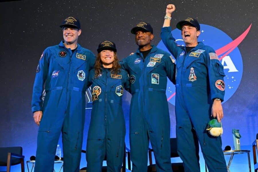 „Artemis II” įgula tapo tolimiausiais keliautojais žmonijos istorijoje