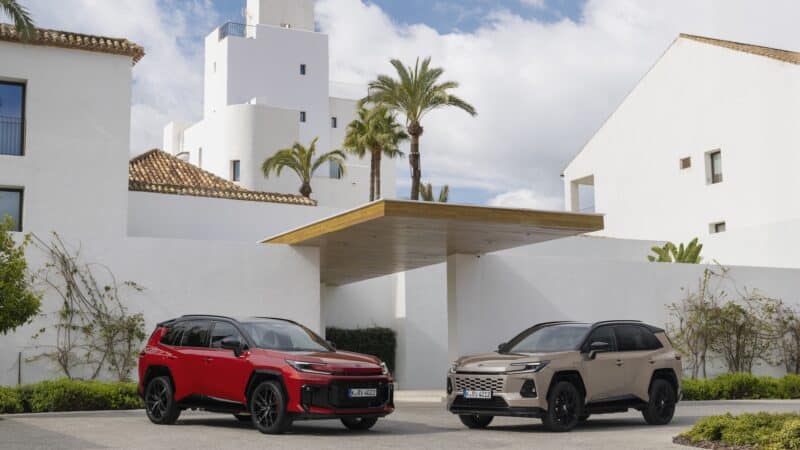 Naujos eros pradžia: į Lietuvą atvyko šeštosios kartos „Toyota RAV4“ automobilis