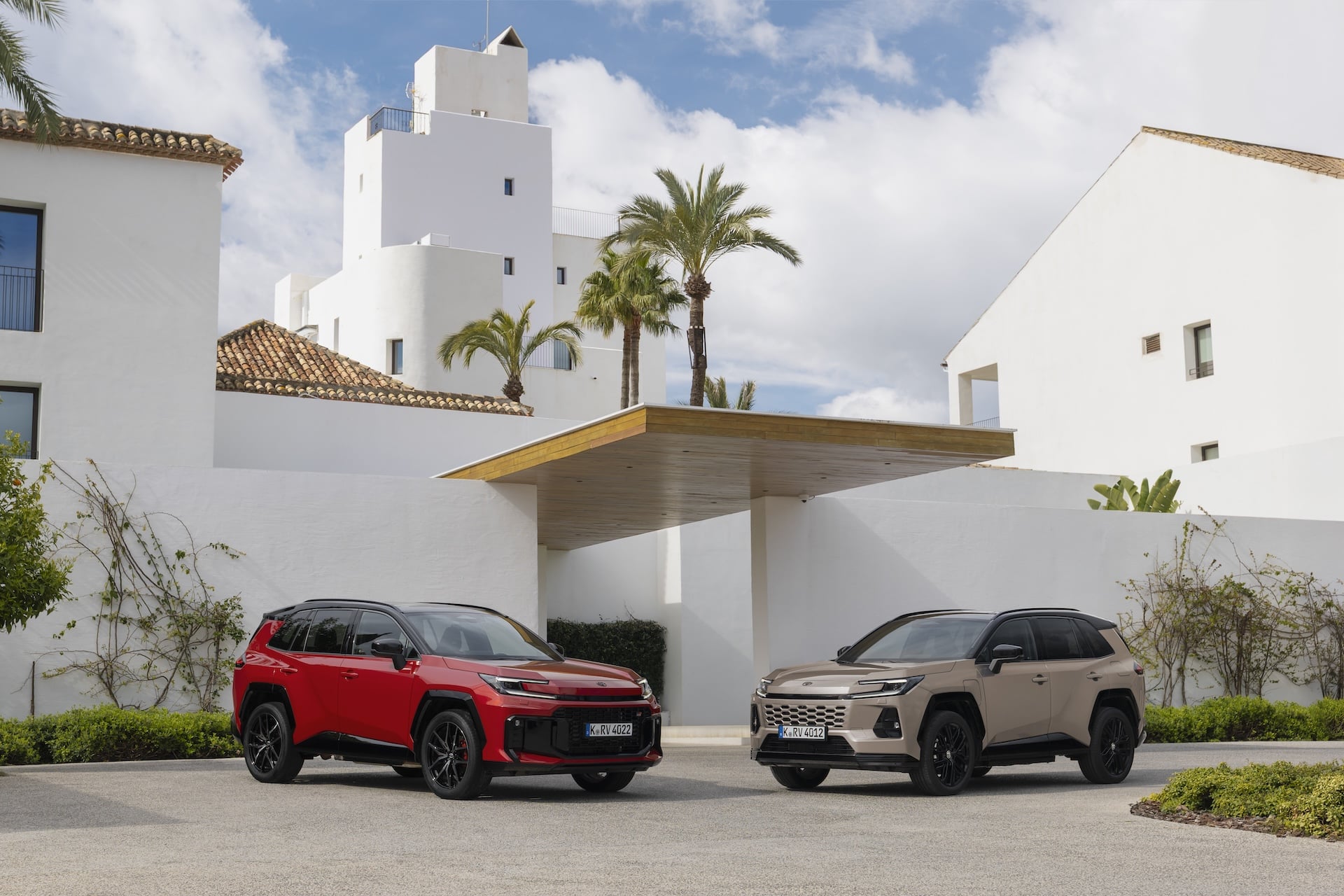 Naujos eros pradžia: į Lietuvą atvyko šeštosios kartos „Toyota RAV4“ automobilis
