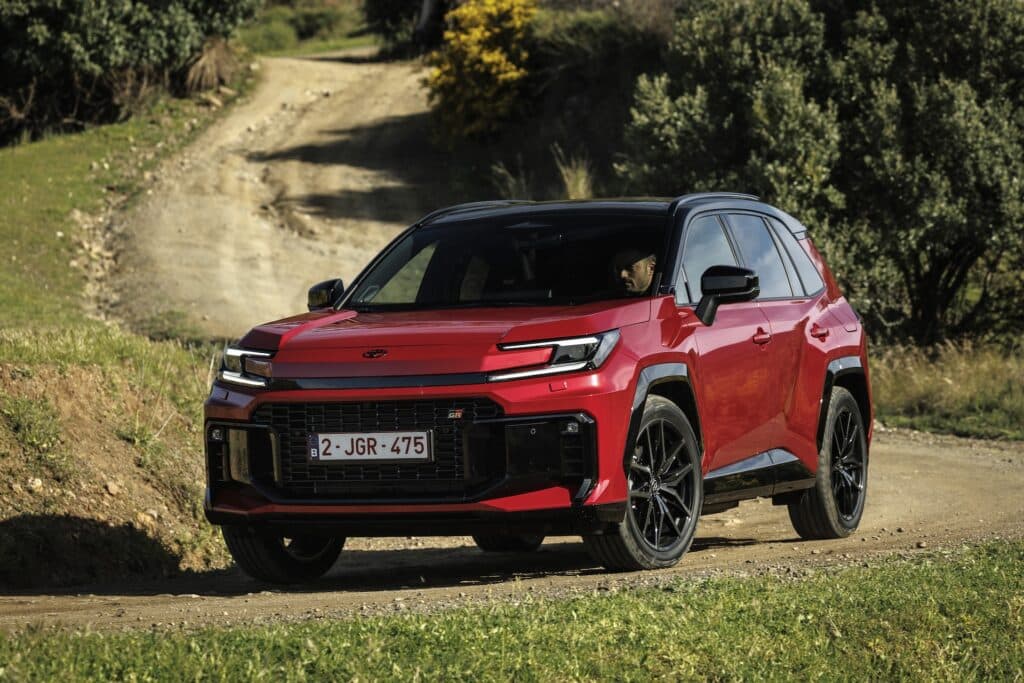 „Toyota RAV4“ automobilis. Gamintojo nuotr.