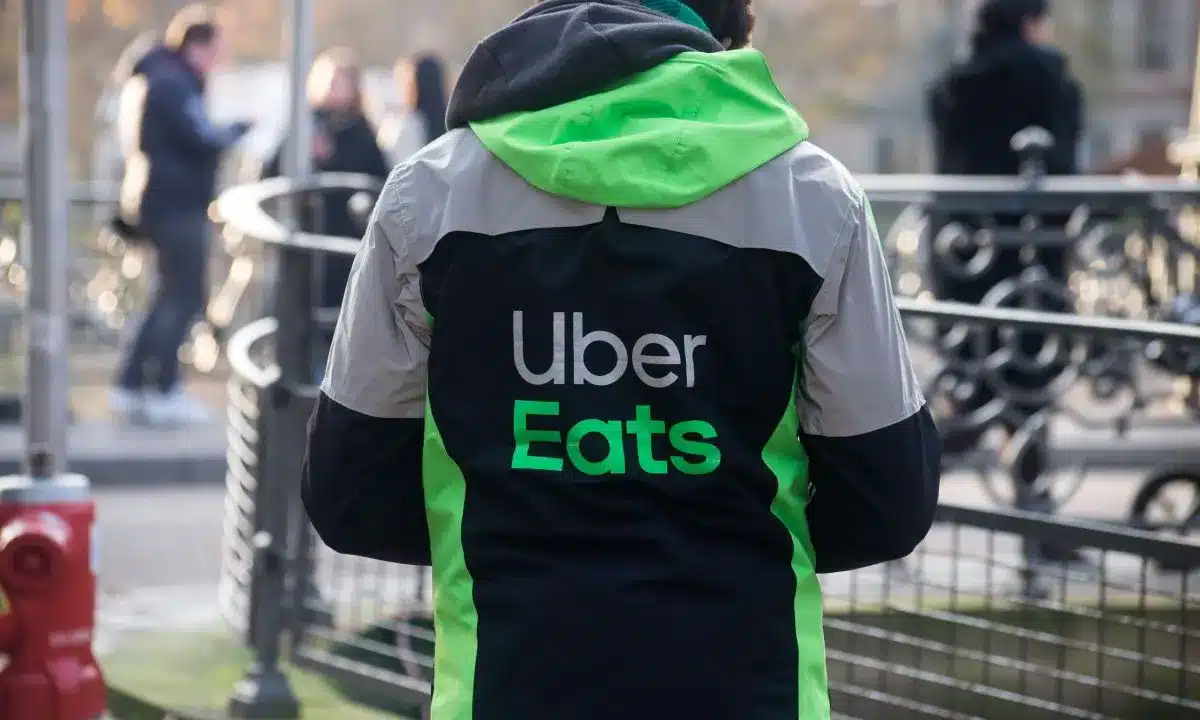 „Uber Eats“ siūlo grąžinimus iš sofos: kurjeris paims prekę, pinigus grąžins iškart
