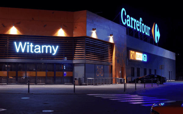 „Carrefour“ traukiasi iš Lenkijos: per metus uždarytos dešimtys parduotuvių, kas vyksta rinkoje?