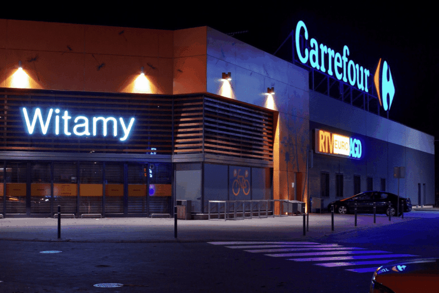 „Carrefour“ traukiasi iš Lenkijos: per metus uždarytos dešimtys parduotuvių, kas vyksta rinkoje?