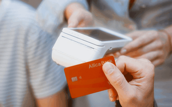 Finansų sektoriuje – netikėtas šuolis: bankai skaičiuoja pelną, bet planai dar ambicingesni