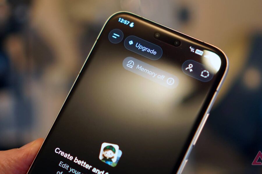 „OpenAI“ kuria DI telefoną: kalbama apie nuosavą lustą ir startą 2028 metais