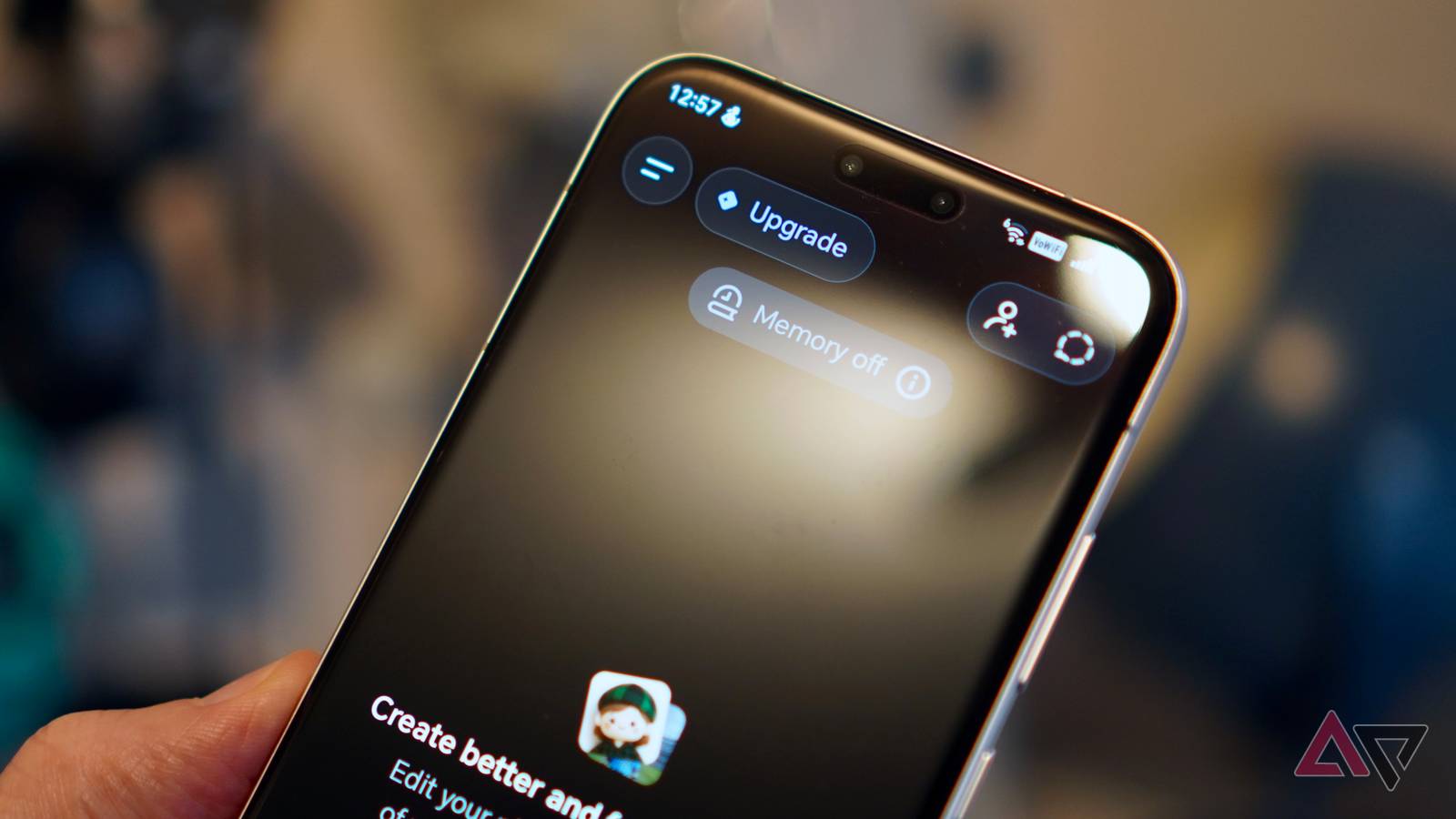„OpenAI“ kuria DI telefoną: kalbama apie nuosavą lustą ir startą 2028 metais