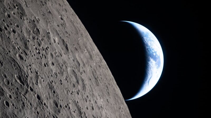 Istorinis NASA skrydis: astronautai fiksavo meteoritų smūgius į Mėnulį