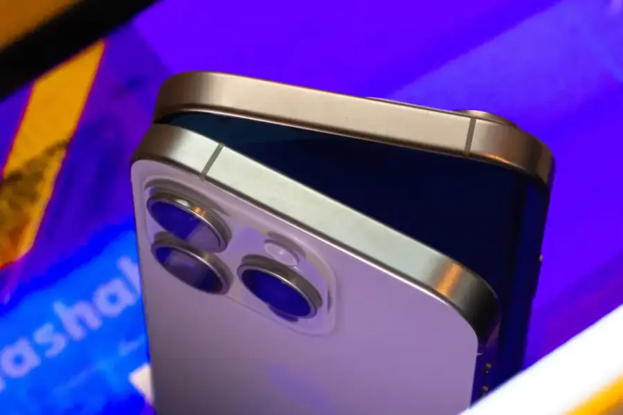 „Apple“ ruošia sulankstomą „iPhone Ultra“ – ar tai atsakas į „Samsung Galaxy Fold“?
