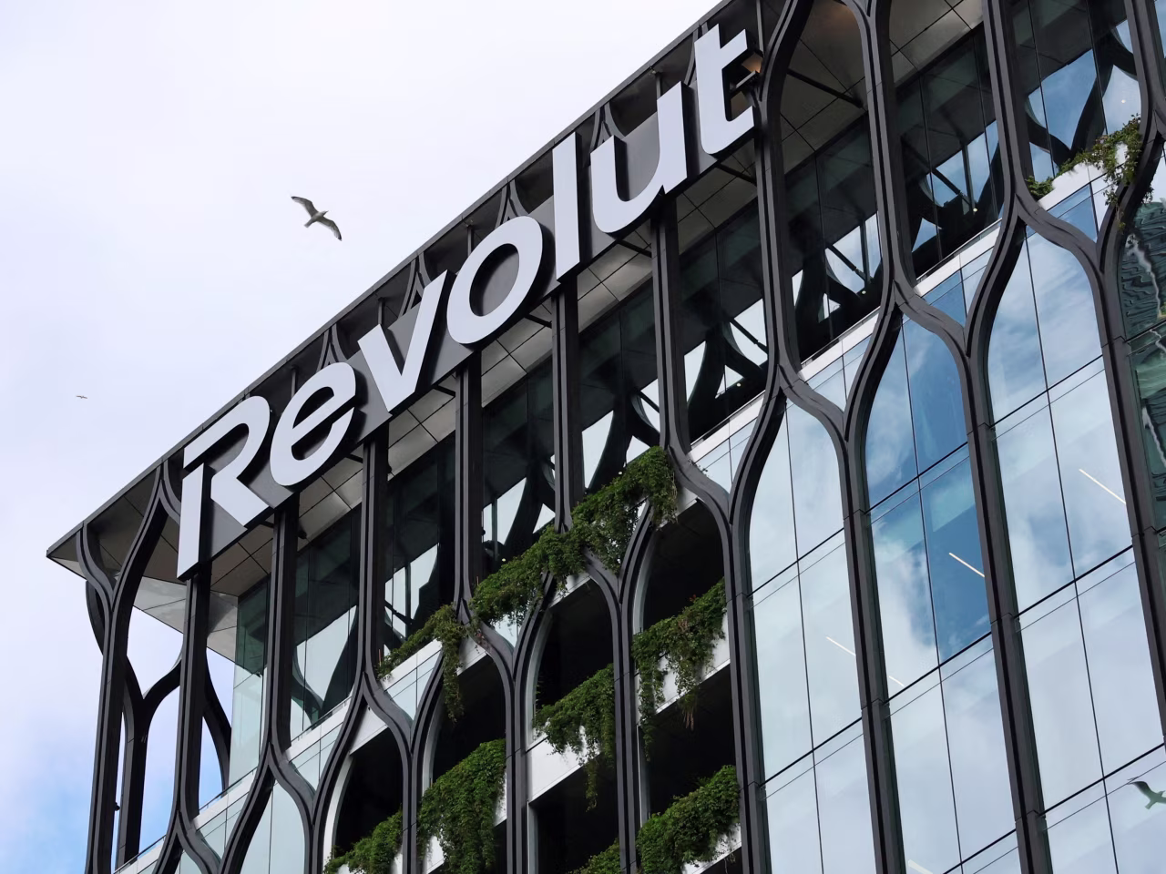 „Revolut“ Italijoje skirta 11,5 mln. eurų bauda už vartotojų teisių pažeidimus