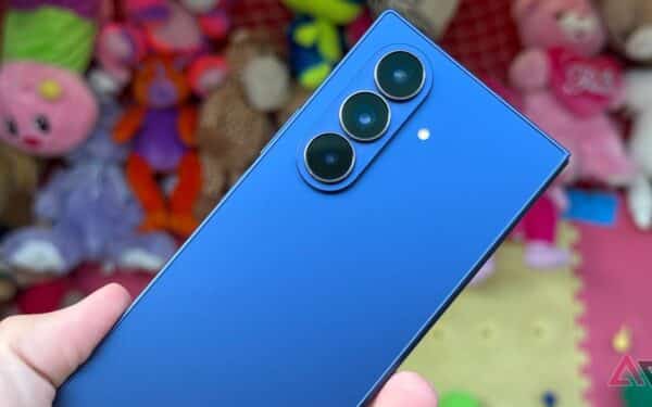 „Samsung“ gudrybė ar klaida? Rinkoje pasirodęs naudotas „Galaxy Z Fold 7“ brangesnis už naują