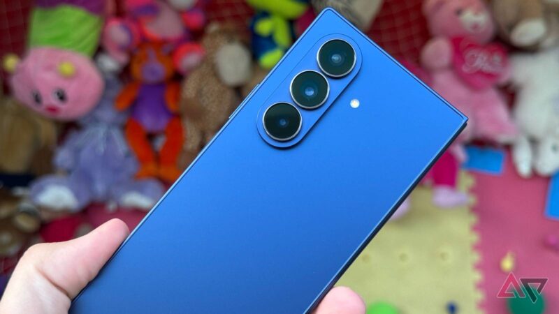 „Samsung“ gudrybė ar klaida? Rinkoje pasirodęs naudotas „Galaxy Z Fold 7“ brangesnis už naują