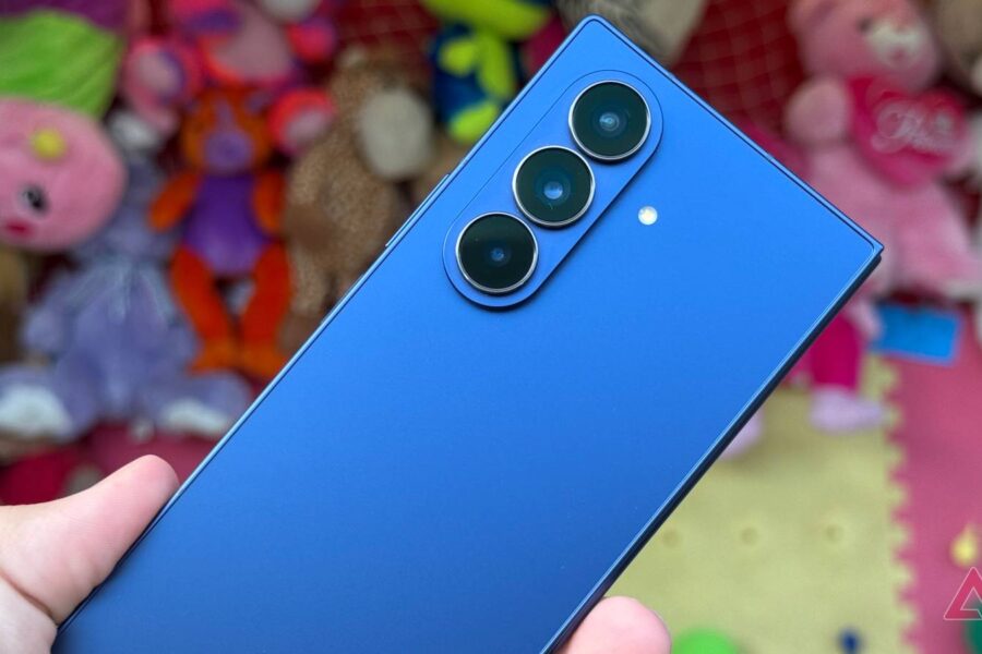 „Samsung“ gudrybė ar klaida? Rinkoje pasirodęs naudotas „Galaxy Z Fold 7“ brangesnis už naują