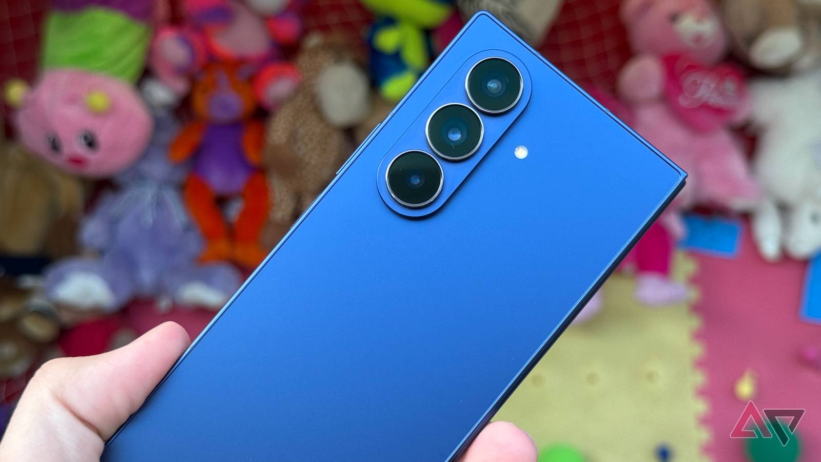 „Samsung“ gudrybė ar klaida? Rinkoje pasirodęs naudotas „Galaxy Z Fold 7“ brangesnis už naują