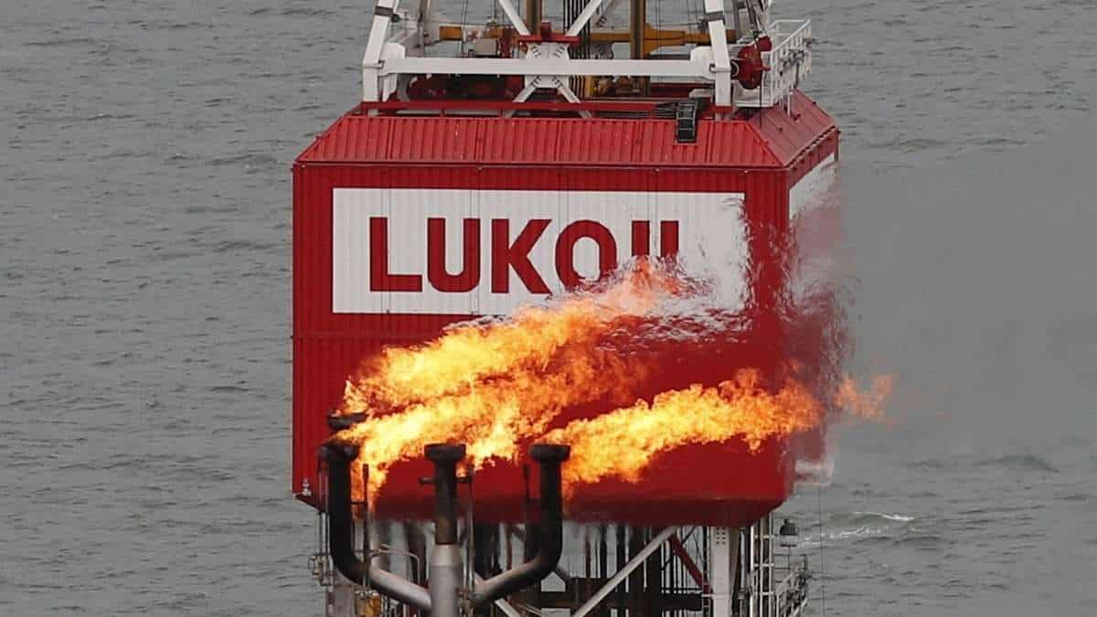 „Lukoil International“ turto pardavimas užstrigo – JAV suteikė papildomą laiką iki gegužės