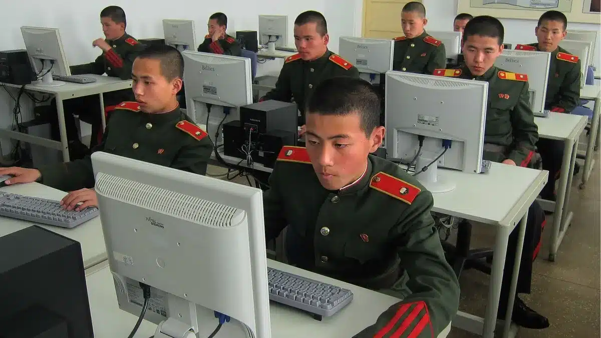 Šiaurės Korėjos programišiai atakuoja „Mac“ vartotojus per netikrus „Zoom“ kvietimus