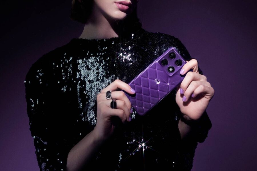 „Motorola“ telefonai pasipuošė „Swarovski“ kristalais – ar prasideda nauja prabangos elektronikos era?