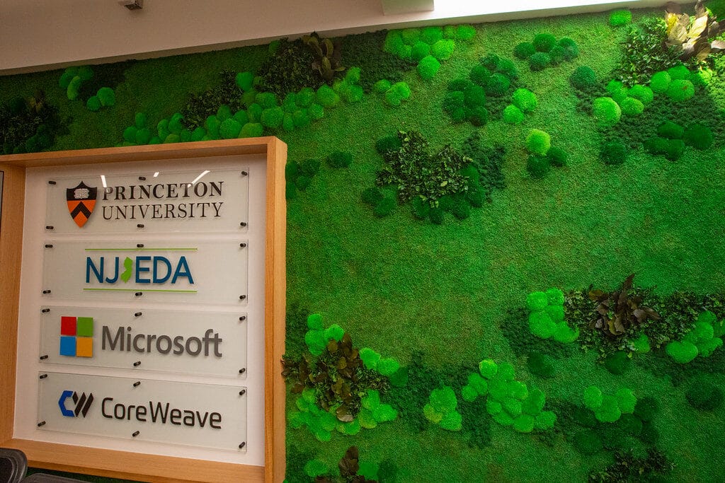 Įmonių logotipai. Openverse nuotr.