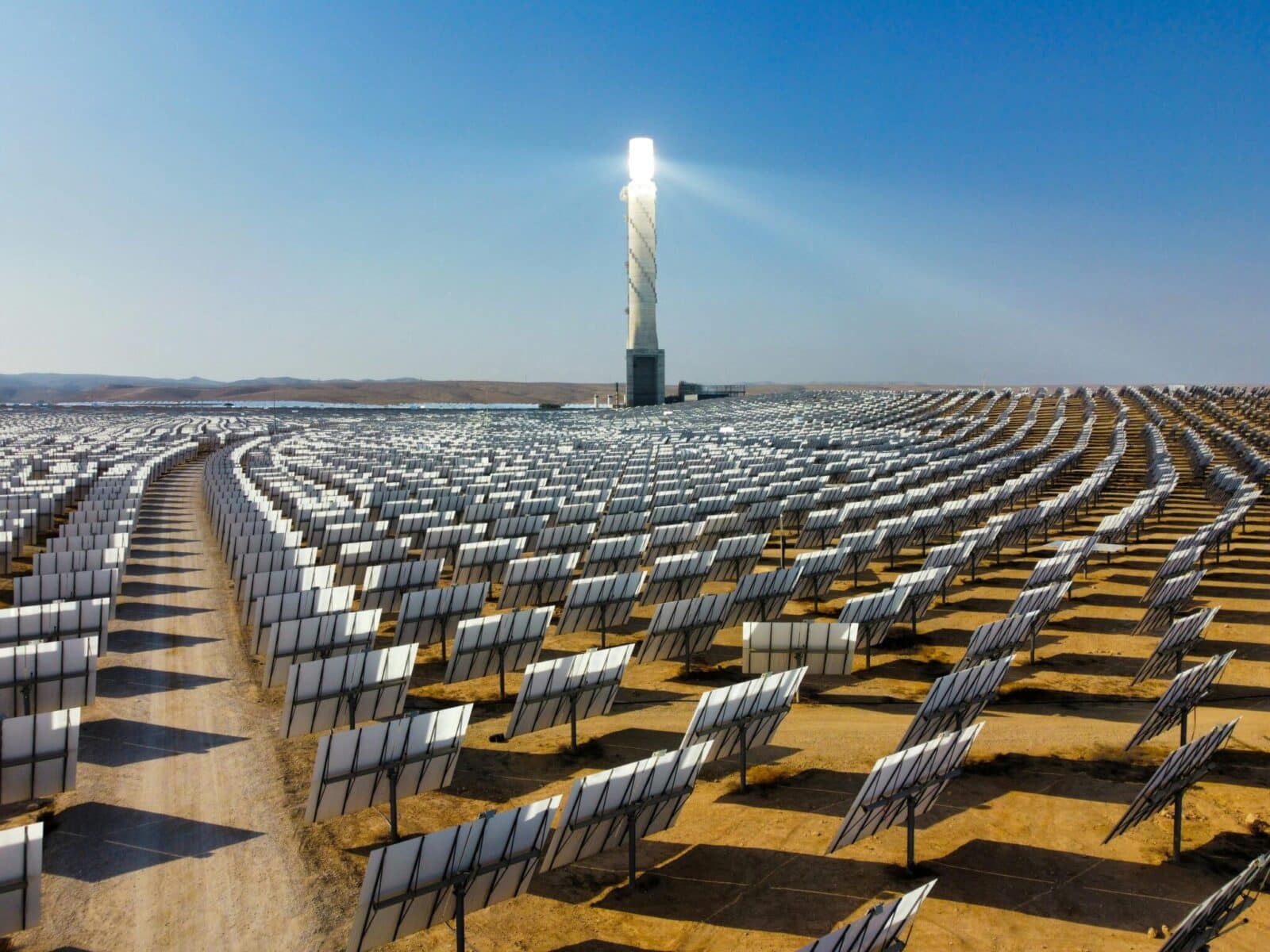 Saulės energetika ES aplenkė hidroenergetiką – gamyba šoktelėjo 25 proc.