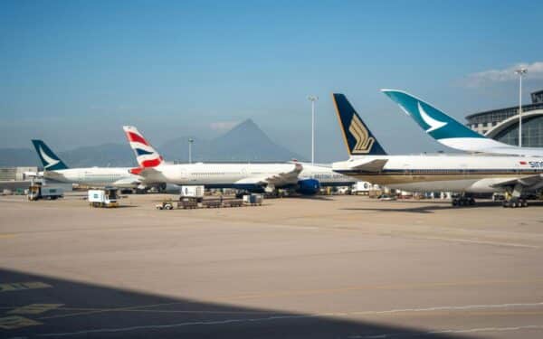 Aviacijos rinka kaista: oro linijos jau karpo skrydžius, kas laukia keleivių?