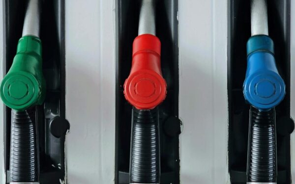 Metinis palyginimas: 2026 kovą degalų kainos ES pakilo beveik 13 proc.