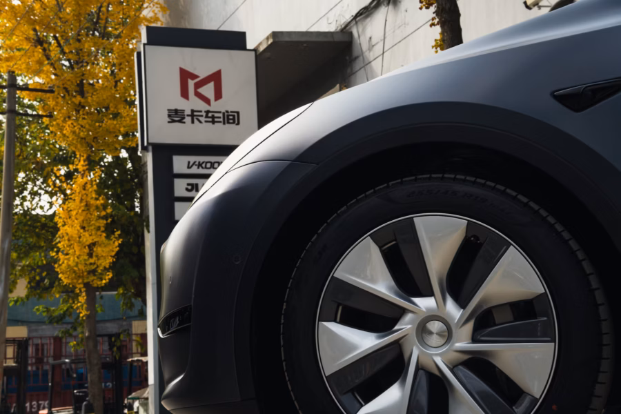 Kiniški automobiliai plūsta į Lenkiją: importas per ketvirtį šoktelėjo daugiau nei 1000 proc.