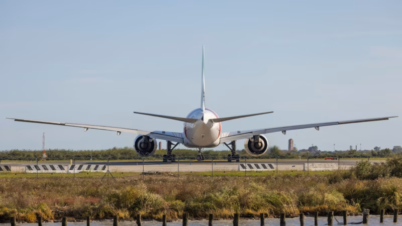 Italijos oro uostus smaugia degalų badas: lėktuvai priversti kuro atsargas vežtis su savimi