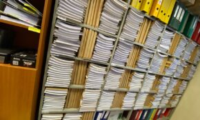 Generalinė prokuratūra Vilniaus apygardos teismui perduoda „Snoro“ bylą. Finansinių nusikaltimų tyrimo tarnybos nuotr.