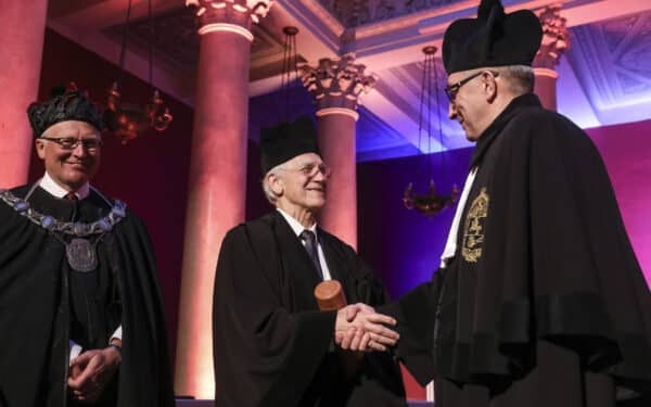 Vilniaus universitete – iškilminga ceremonija: VU suteiks garbės daktaro vardus dviem išskirtinėms asmenybėms
